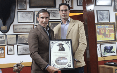 José Luis Pereda recibió el homenaje que Zalamea la Real le tributó a su padre