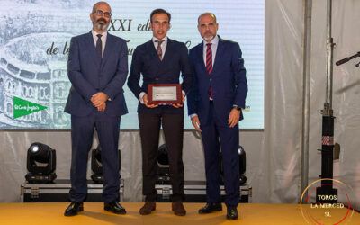 José Luis Pereda, recibió en la gala de entrega de los XXXI Premios El Cabezo el trofeo al ‘Mejor Toro’ por el indulto de «Barba Verde»